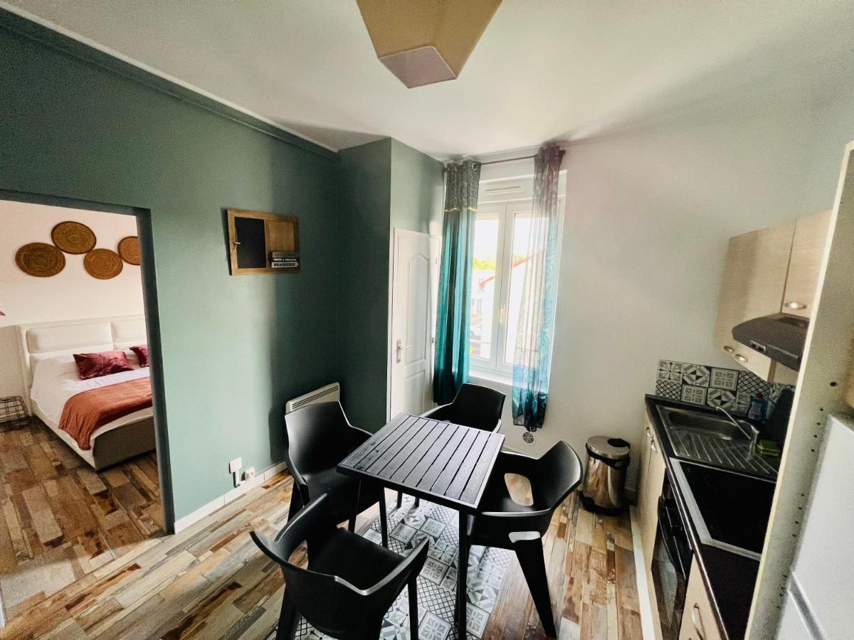 La Plume Wifi Parking Un-Sejour-A-Part Apartment Clouange Bagian luar foto