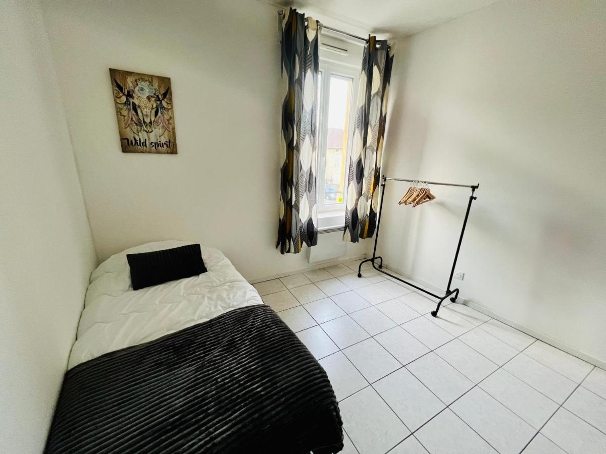La Plume Wifi Parking Un-Sejour-A-Part Apartment Clouange Bagian luar foto