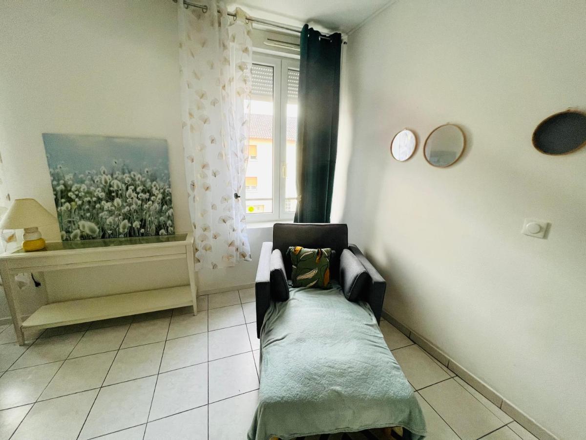 La Plume Wifi Parking Un-Sejour-A-Part Apartment Clouange Bagian luar foto